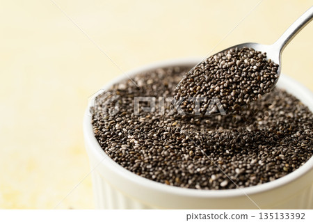 燉鍋裡的奇亞籽 135133392