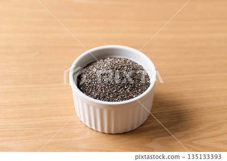 Chia seeds in a cocotte 135133393