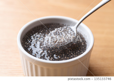 奇亞籽泡水 135133746