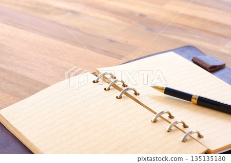 Image of a ring-type system organizer open while doing desk work Image of a ring-type system organizer open while doing desk work 135135180