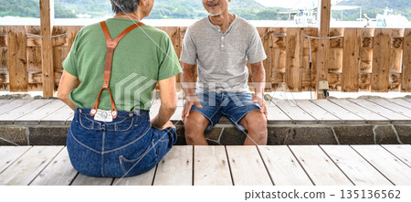 Two elderly people enjoying a foot bath [Photography cooperation: Oki Seaside Resort Miyabi] 135136562