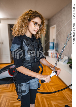 Home electrical muscle stimulation for body training Home electrical muscle stimulation for body training 135136837