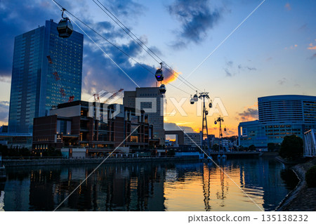 黃昏的橫濱港未來城市環形索道 135138232