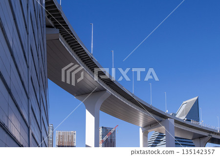 高架高速公路彩虹橋 高架高速公路彩虹橋 135142357