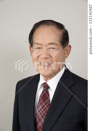 Smiling senior man's bust up 135142987