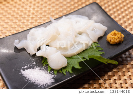 Delicious raw octopus sashimi 135144018