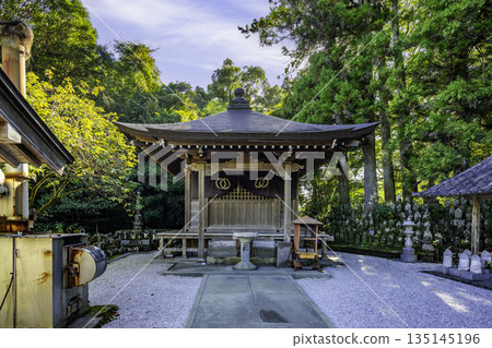 四國88座寺廟中的第35座:高知縣土佐市清樂寺觀音堂 四國88座寺廟中的第35座:高知縣土佐市清樂寺觀音堂 135145196