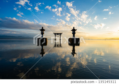 晚霞映照長劍神社（宇岐市）海門 135145311