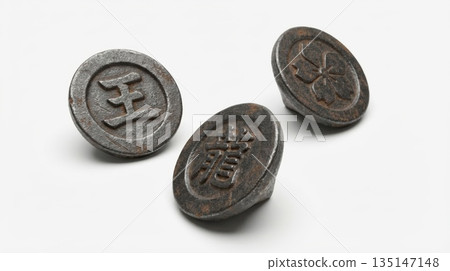 一個充滿懷舊氣息的昭和時代復古陀螺，上面寫著「Osho」字樣，玩家們透過雕刻鐵塊進行比賽。 135147148