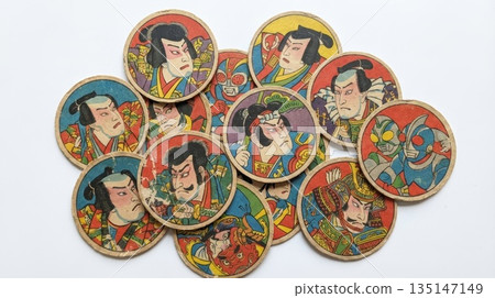 令人懷念的昭和時代復古紙糊小人，孩子們過去常常把它摔在地上玩耍。 135147149