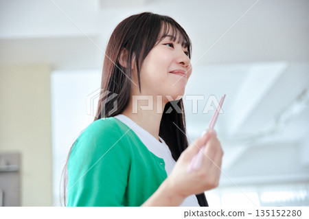 A young woman eating rice 135152280