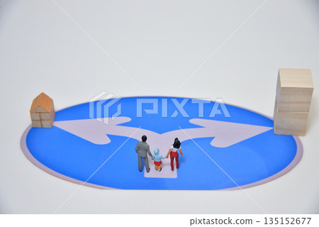 Image of a crossroads in life and a choice Image of a crossroads in life and a choice 135152677