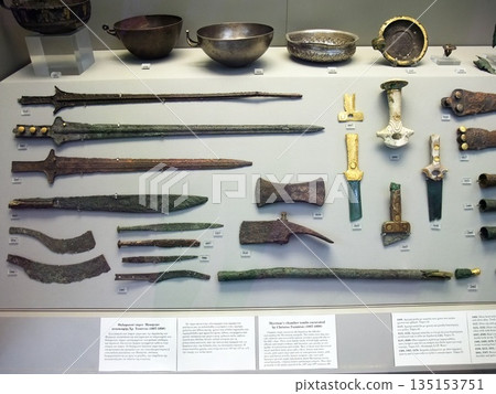 希臘雅典，國家考古博物館，武器和陶器 135153751