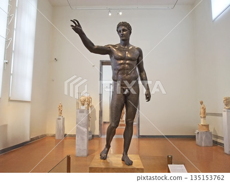 希臘雅典,國家考古博物館,男性雕像 希臘雅典,國家考古博物館,男性雕像 135153762