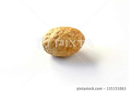 Shelled peanuts on white background 135153863