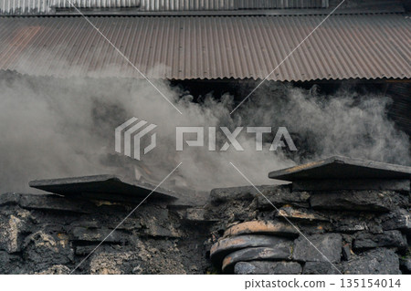 拍攝滋賀縣甲賀市陶器之鄉信樂町僅存的一座爬窯。 拍攝滋賀縣甲賀市陶器之鄉信樂町僅存的一座爬窯。 135154014