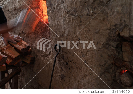 Photographing the only remaining climbing kiln in Shigaraki, a pottery town in Koka City, Shiga Prefecture Photographing the only remaining climbing kiln in Shigaraki, a pottery town in Koka City, Shiga Prefecture 135154040