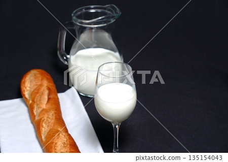 Milk and French bread (6) 135154043