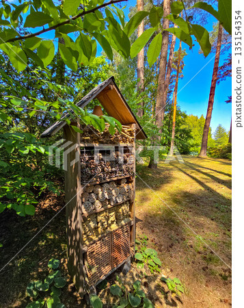 Eco Beehive Sustainable Beekeeping in Harmony with Nature 135154354