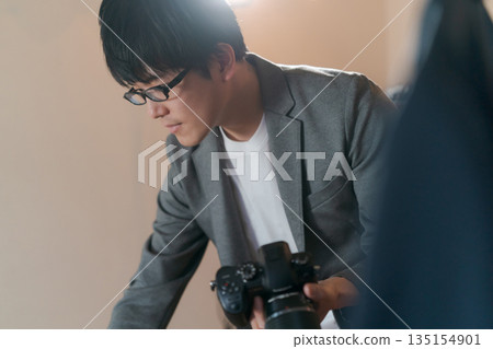 在時尚產業工作的攝影師 135154901