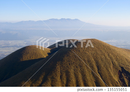 Mount Aso in Kumamoto Prefecture, Mount Ojo and the Kuju Mountain Range as seen from Mount Kishima Mount Aso in Kumamoto Prefecture, Mount Ojo and the Kuju Mountain Range as seen from Mount Kishima 135155051