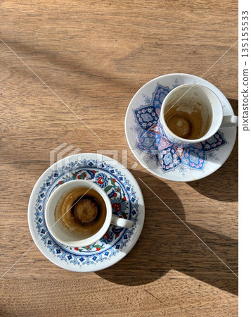 喝完的咖啡杯 135155533