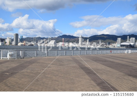 January 8, 2026 Kobe Port 135155680