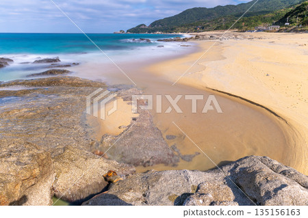 Nagata Beach, a sea turtle spawning spot Inakahama Island, where the gods reside Yakushima (winter) Nagata Beach, a sea turtle spawning spot Inakahama Island, where the gods reside Yakushima (winter) 135156163