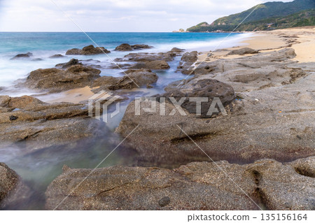 Nagata Beach, a sea turtle spawning spot Inakahama Island, where the gods reside Yakushima (winter) Nagata Beach, a sea turtle spawning spot Inakahama Island, where the gods reside Yakushima (winter) 135156164