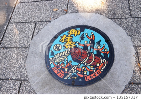 Manhole cover in Shimosuwa Town 135157317