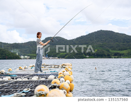 A woman successfully catches a fish from the pier. (Photo courtesy of Oki Seaside Resort Miyabi) A woman successfully catches a fish from the pier. (Photo courtesy of Oki Seaside Resort Miyabi) 135157560