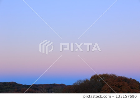 The setting sunset 135157690