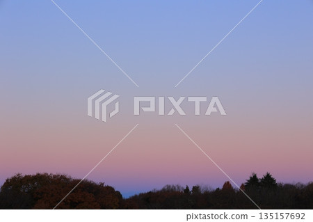 The setting sunset 135157692