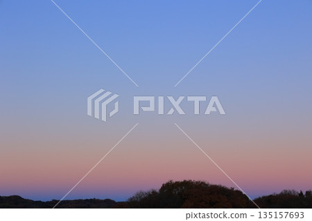 The setting sunset 135157693