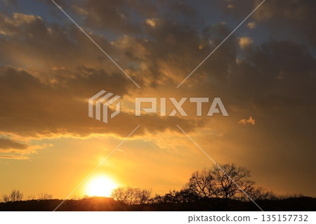 The setting sunset 135157732