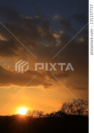 The setting sunset The setting sunset 135157737