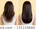 護髮前後對比：一位日本女性的背影，她擁有一頭閃亮、筆直、美麗的秀髮。留有文字空間。 135158666
