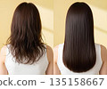 護髮前後對比：一位日本女性的背影，她擁有一頭閃亮、筆直、美麗的秀髮。留有文字空間。 135158667