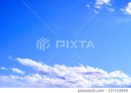 藍色的天空和雲圖像 135158848