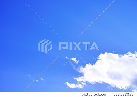 藍色的天空和雲圖像 藍色的天空和雲圖像 135158853