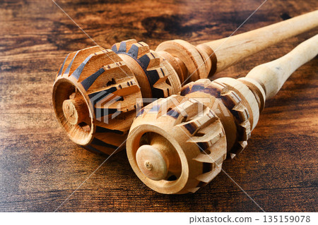 用於製作巧克力的墨西哥 molinillo 炊具 135159078