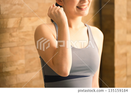 A young woman in yoga wear calling out to others - Beauty image A young woman in yoga wear calling out to others - Beauty image 135159184