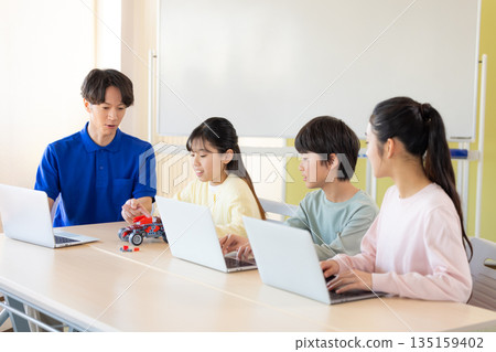 Elementary school students learning in a programming class 135159402