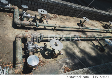 煙斗 噴泉 管道 135159635