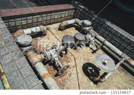 煙斗 噴泉 管道 135159637