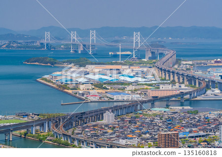 <香川縣> 俯瞰瀨戶大橋的城市景觀和青之山景色 135160818
