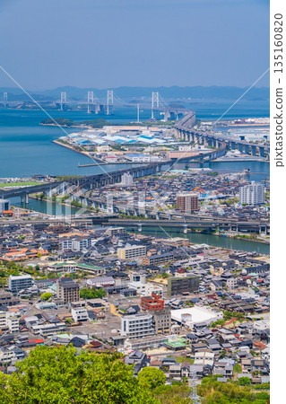 <Kagawa Prefecture> View of the cityscape and Aonoyama overlooking the Seto Ohashi Bridge 135160820