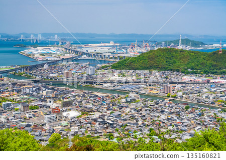 <Kagawa Prefecture> View of the cityscape and Aonoyama overlooking the Seto Ohashi Bridge 135160821