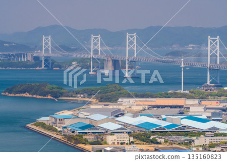 <香川縣> 俯瞰瀨戶大橋的城市景觀和青之山景色 135160823