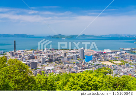 東京:俯瞰瀨戶內海和青之山的城市景觀 東京:俯瞰瀨戶內海和青之山的城市景觀 135160848